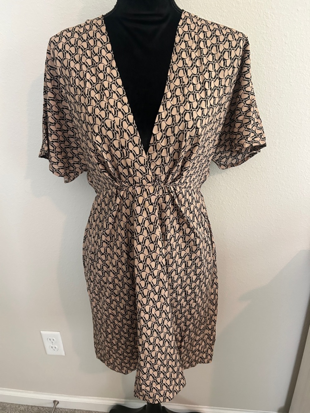 Beige/Black Printed V-Neck Mini Dress with elastic Waist